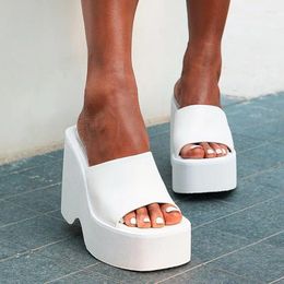 Taille d'été Big 43 Sandales noires blanches Chunky Talèled Mules High Heels Loisking Trendy Platform Calages Chaussures pour femmes 2024 111 235 5