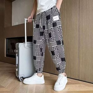 Pantalon mince d'été leggings polyvalents pour le pantalon masculin 2024 Nouveau style et beau pantalon recadré pantalon coréen pantalon décontracté