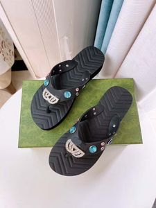Pantoufles d'été plage pantoufles de bain intérieures pour femmes imperméables sandales de tourisme en plein air conception 35-42
