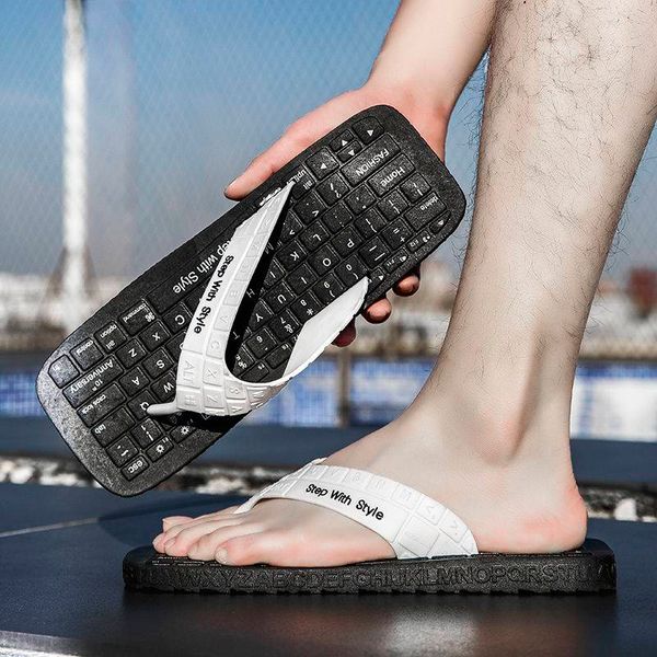 Été pantoufles mode personnalité clavier hommes Clip pieds intérieur salle de bain bain extérieur confortable fond souple sandales de plage