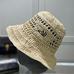 Chapeau de plage tissé à la main en paille d'été, seau de styliste, chapeaux tricotés pour femmes et hommes, chapeau de soleil à la mode