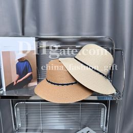 Chapeau de paille d'été Luxury Diamond LETTER CHAPE Femme Sunshade Bucket Hat de plage Chapeau de la plage du soleil Protection du soleil