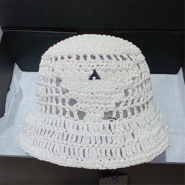 Chapeaux de paille d'été pour femmes, chapeau de seau de styliste, 4 couleurs, chapeaux de soleil de luxe, bonnets de vacances, casquettes à la mode, casquette tressée AAA