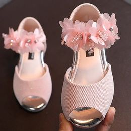 Style de style d'été sandales filles fleur de mode fleur princesse chaussures peu de danse à semelle molle 240420