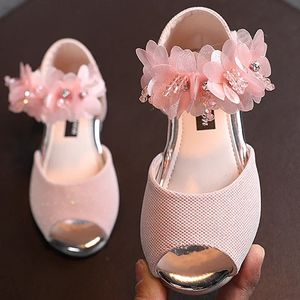 Zomerstijl kinderen sandalen Girls Girls Fashion Rhinestone Flower Princess Shoes Little Soft Soled Dance 240516