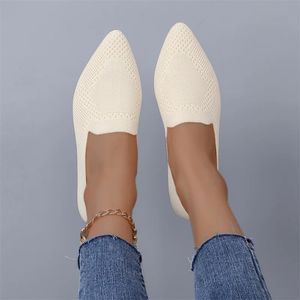 Style d'été à la mode confortable et polyvalente chaussures pour femmes décontractées simples usolaires plats colorés unis 240426