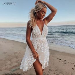 Zomer Sundress White Floral Embroidery Mesh Lace Sexy Backless strandjurk Kleding voor vrouwen aankomst mode 240418