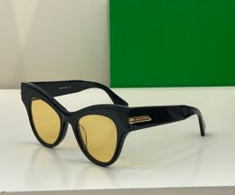 Lunettes de soleil d'été pour hommes femmes style œil de chat 1004 antiultraviolet rétro plaque planche cadre mode lunettes boîte aléatoire 2462715