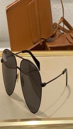 Lunettes de soleil d'été pour les hommes Style Femme 40062 Antiultraviolet Retro Plate des lunettes de mode OVAL FLEUR FLAT