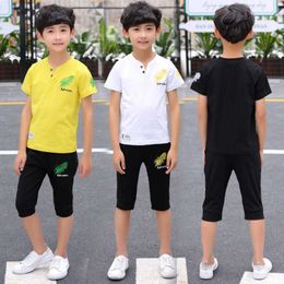 Summer Teens Boy Vêtements Ensembles 4 à 14 ans Plume Broderie Noir Blanc Jaune T-shirt Shorts Deux Pièces Enfants Garçon Sport Costume X0802