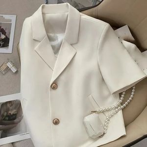 Été mince manteau manche courte femmes mode sauvage single poitrine poitrine de veste à doublure de la dame blazer tops 240417