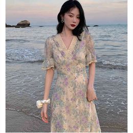 Zomer Vintage Floral Dress Elegante korte mouw V-hals Midi Beach Chiffon Jurk voor Dames 210515