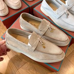 Rode Designer dames suède platte hak casual schoenen zomer walk loafers loro piano heren tasman jurk schoen luxe outdoor lederen sneakers mocassin slip op schoen maat 35-45