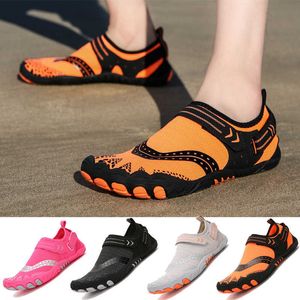 Été chaussures d'eau hommes pieds nus chaussures plage pantoufles en amont Aqua chaussures femme plongée natation chaussettes séchage rapide Tenis Masculino Y0714