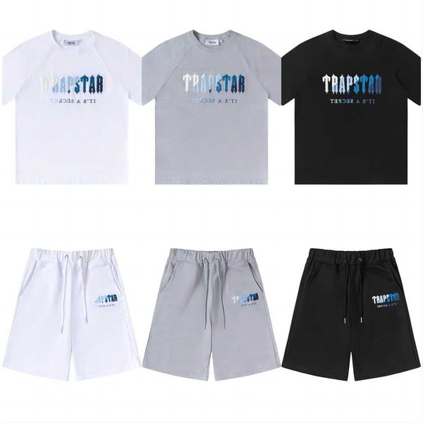 Été Blanc Bleu Broderie Mode Casual Lâche Col Rond Trapstar T-shirt À Manches Courtes Capris Shorts Ensemble De Sport Pour Hommes Et Femmes cn