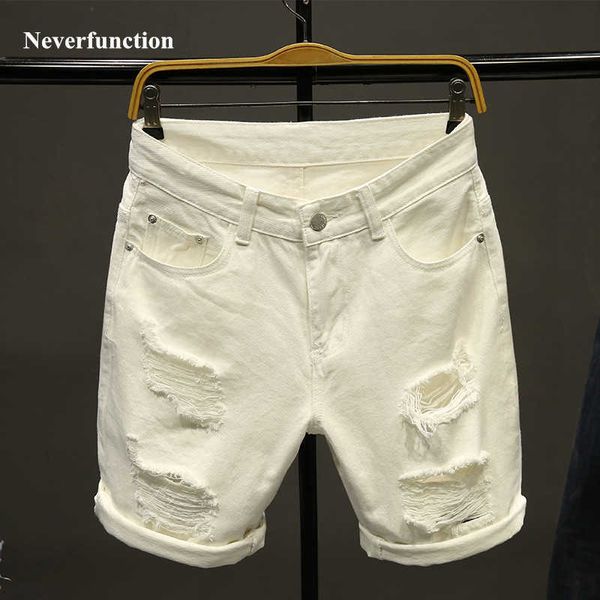 Été blanc Hommes Ripped Loose Straight Jeans Short Fashion Hip hop Bermuda Holes mâle Couleur unie Casual Beach Denim shorts 210714