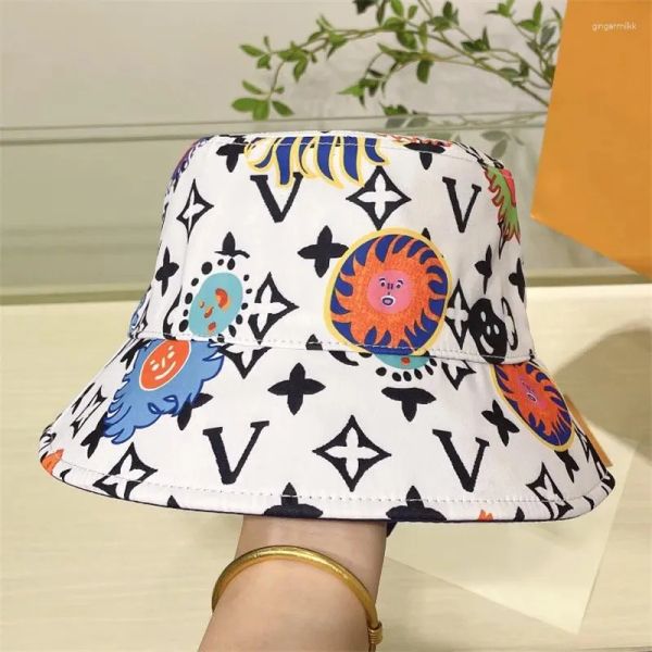 Chapeaux d'été à large bord seau pour hommes femmes créateur de mode chapeau réglable à la mode lettres complètes fleurs casquettes de baseball unisexe marques de luxe G243137BF