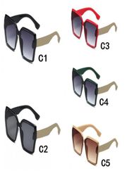 Summer Femme Fashion Outdoor Wind Sunglasses SHEE FRAME CHEE PROTECTION UV COINDES LES VERRES SUR LES VERRES À COLLE