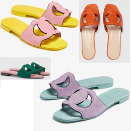 Zomer vrouw sandaal flats in elkaar grijpende uitgesneden glijbaan sandaal voor vrouw outdoor flip flop strandsandalen muilezels sandalen kalfsleer cool designer