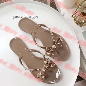 Summer Women Beach tongs Chaussures Classic Quality Hadiesd Ladies Cool Bow Knot Flat Slipper Femme Rivet Jelly Sandals Chaussures 515
