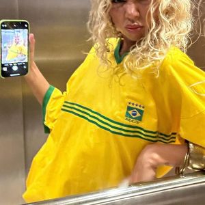 Summer Femme Brésil broderie jaune tshirt décontracté mo-manches moyennes et longues y2k tops t-shirts surdimensionnés t-shirts de plage 240409