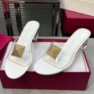 Femmes d'été Chunky Talon Slippers Designer designer de haute qualité Crystal High Heel Slippers Nouveau Arrivée Hot Vente Beaucoup de couleurs Chaussures habillées féminines
