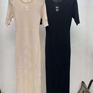 Robes d'été pour femmes, robe de créateur, lettres de mode brodées, col rond, robe tricotée, slim, sexy, manches courtes, robes portefeuille