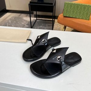 Sandales d'été à la mode pour femmes, chaussures plates confortables et décontractées, tongs de plage minimalistes pour vacances