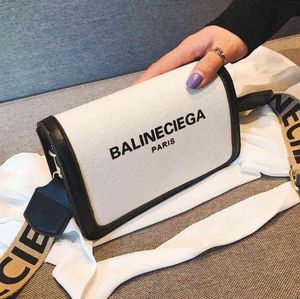 Bolsos y monederos de verano para mujer, bolsos cuadrados pequeños informales a la moda, bolsas de mensajero de hombro de diseñador únicas de alta calidad MA0088