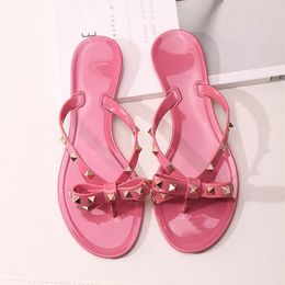 Summer Women's Deach tongs Classic Women's Cool Bow Flats Falons Femmes Riveted Jelly Sandal Chaussures
