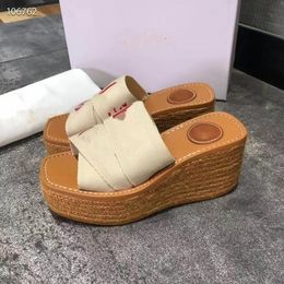 Sandales Woody pour femmes d'été Lettre imprimée Toile Espadrille Plate-forme Diapositives Tissage croisé Pantoufles compensées confortables EU35-42 avec boîte