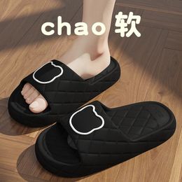 Summer Femmes Slippers Bath intérieure Plateforme épaisse Plateforme non glisse Home Men Cartoon Bear Flip Flops Beach Sandals Ladies Chaussures 240407