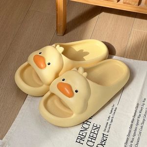 Summer Femmes Slippers Men Mignon Cartoon 3D Duck Fashion Fashion Outdoor Family Sandales Sandales Couple plage Soft Comfort Chaussures intérieures 240412