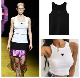 Verano Mujer Tops Camisetas Crop Top Bordado Sexy Hombro Negro Camiseta sin mangas Casual Sin mangas Sin espalda Top Camisas Diseñador de lujo Chaleco sólido Algodón Jersey Blanco