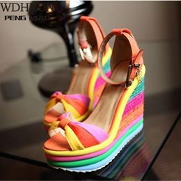 Femmes d'été wdhkun s dames cales multicolor patchwork peep toe chaussures romaines sandales talons hauts b talon de chaussure de coin ladie talon