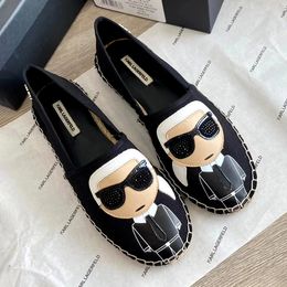 Karl Lagerfield mujer Zapato de diseñador Alpargatas para mujer Zapatos de vestir de pescador bordar Zapatillas de tela de lujo Moda plana DHgate lienzo hombre zapatos holgazanes negros