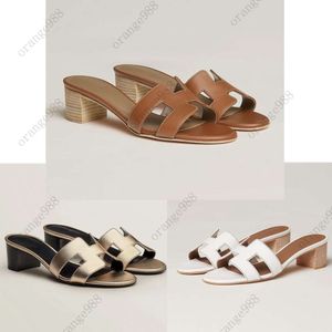 Zomer dames sandalen luxe ontwerper strand slippers kalf lederen oasis scalfskin binnenol rubberen zool mode dikke hak outdoor casual schoenen