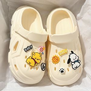 Sandales pour femmes d'été Chaussures maison glisses de survetures Solide Sole Cartoon Lovely Couples Bear Dog Biscuit Cool Beach Slippers For Woman Man