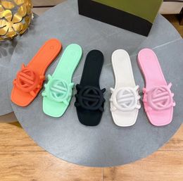 Pantoufles pour femmes d'été Sandales Designer Slippers Luxury Talons plats Fashion Casual Comfort Flat Platpers Slippers 35-42