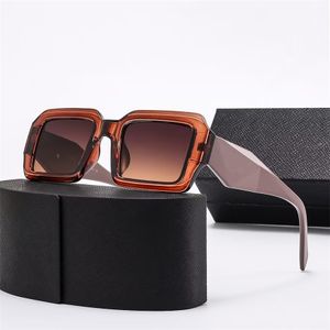 Diseñador de gafas de sol Moda clásica Gafas de sol de marco cuadrado Goggle Ejeglas al aire libre para hombre Mujer 6 Color Opcional Diseñador Gafas de sol ES