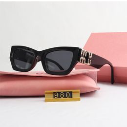 Lunettes de soleil Designer de mode lunettes de soleil simples pour femmes hommes marque classique verre de soleil avec lettre lunettes Adumbral 7 couleur option lunettes es