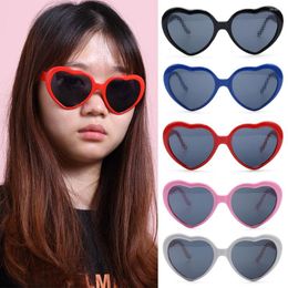 Lunettes de soleil 1PC amour coeur en forme de lunettes à effets spéciaux regarder les lumières changer en Diffraction la nuit cadeau de vacances