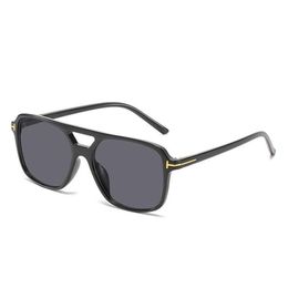 Lunettes de soleil 2021 Mode Vintage en forme de T Femmes Design Anti-éblouissement Conduite Lunettes de Soleil Pour Hommes UV400285Z