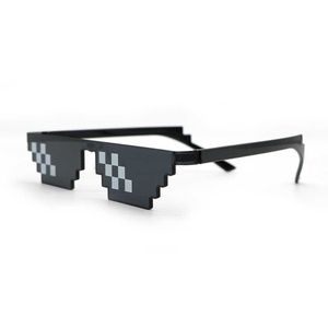 Lunettes de soleil 2022 Design Lunettes de soleil en mosaïque Thug Life Sun Lunettes drôles Pixel Black Retro Gamer Robot Lunettes de soleil Fête d'anniversaire Cosplay Faveurs G221215