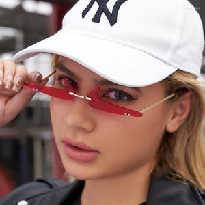 Zonnebrillen 2022 mode kleine randloze mannen vrouwen haak vorm brillen