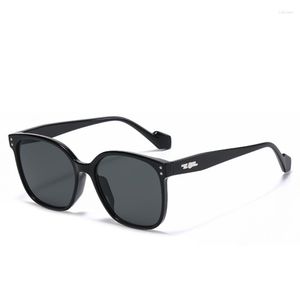 Lunettes de soleil 2022 Souffon de la personnalité d'été face visage petite femelle élégante de la rue élégante Tide Men Beach UV400 263n