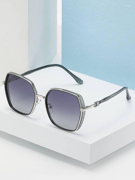 Gafas de sol 2023 de sentido avanzado para mujer, elegante marco de Metal a la moda, gafas de sol de diseño único para mujer, ropa elegante de calle alta