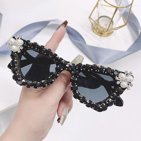 Gafas de sol 2023 Cat Eye Gafas de sol Mujer Compras al aire libre Tonos Diamond Driving Eyewear Retro Pearl Oval
