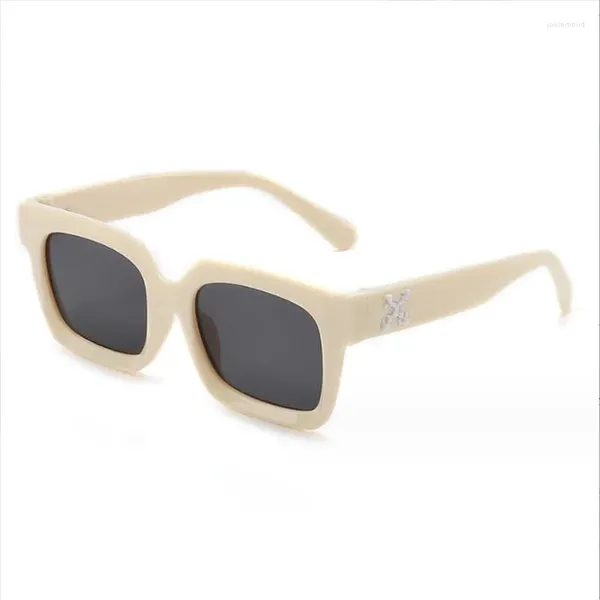 Lunettes de soleil 2023 Mode pour femmes en plein air Boîte de protection solaire personnalisée en gros en stock