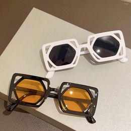 Sonnenbrille 2023 Mode Männer Frauen Farbe Sonnenbrille in ausgehöhlten quadratischen Farbtönen Sonnenbrille Polygon Lenes Design UV400 Brillen